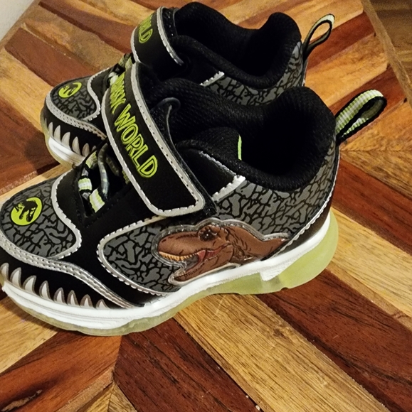 🍁2 for $15🍁NWOT Jurassic World Toddler Light Up Sneakers sz6 - Picture 3 of 6